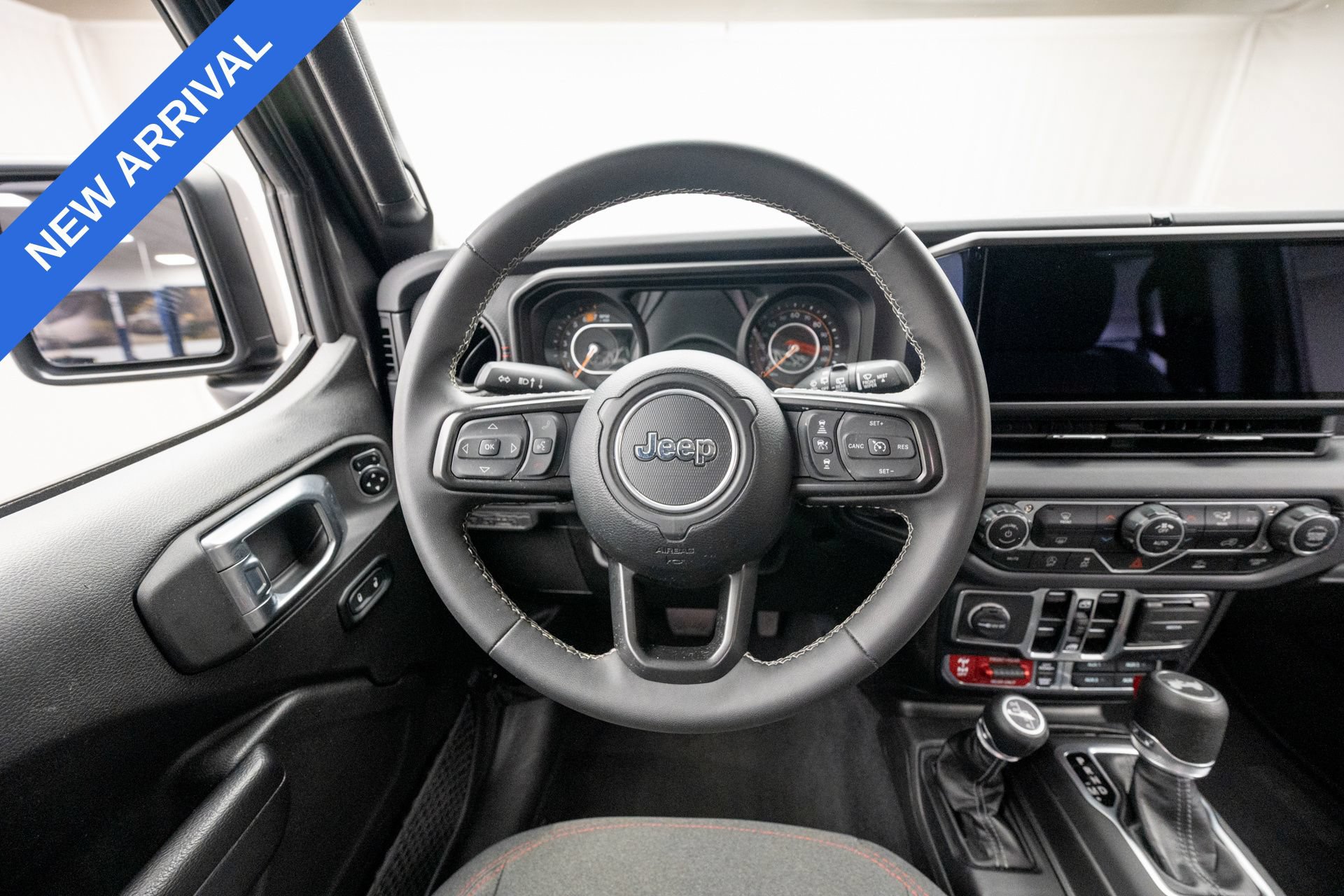 Used 2025 Jeep Wrangler Unlimited Rubicon AWD/4WD image 11
