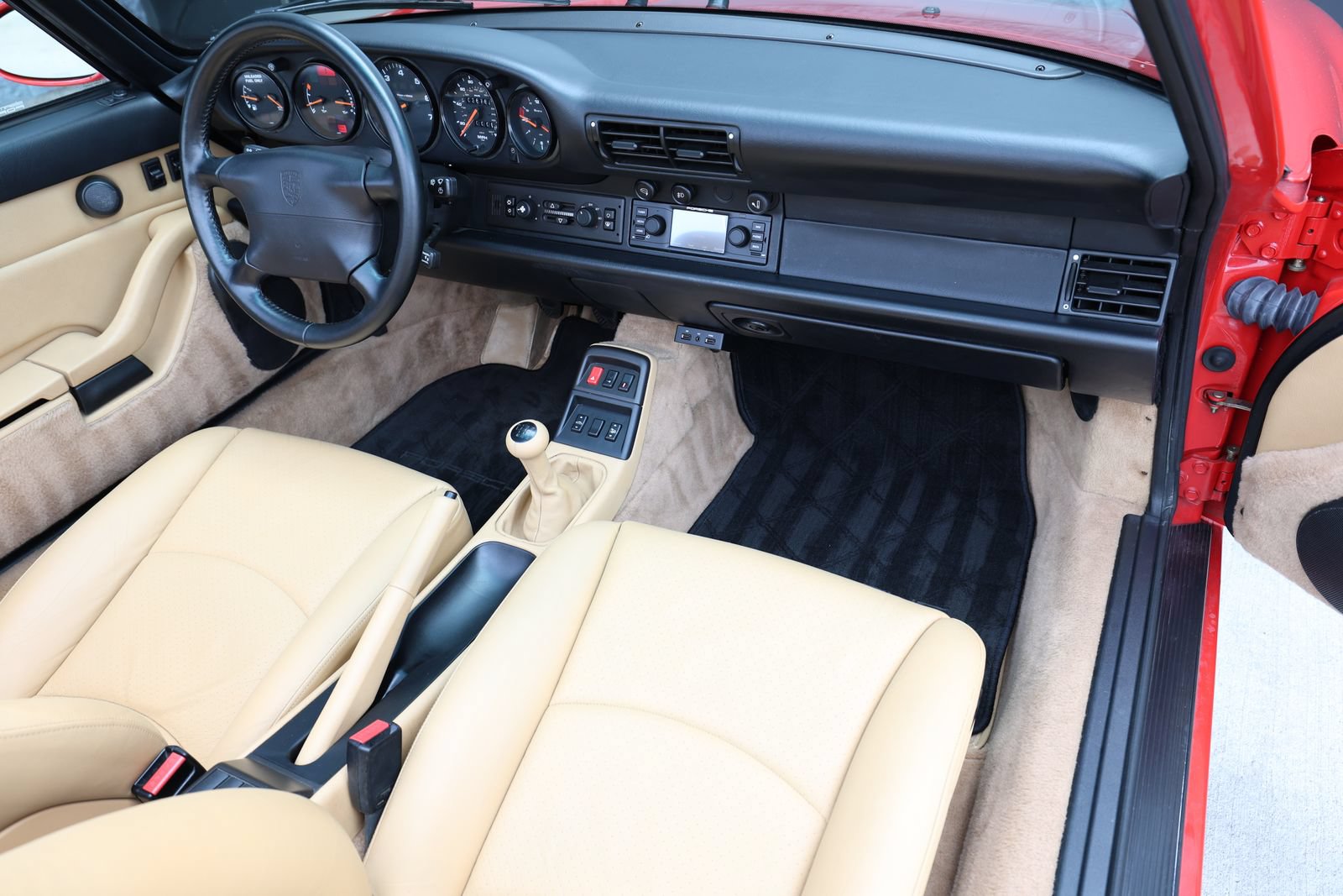 Used 1995 Porsche 911 Carrera RWD image 2