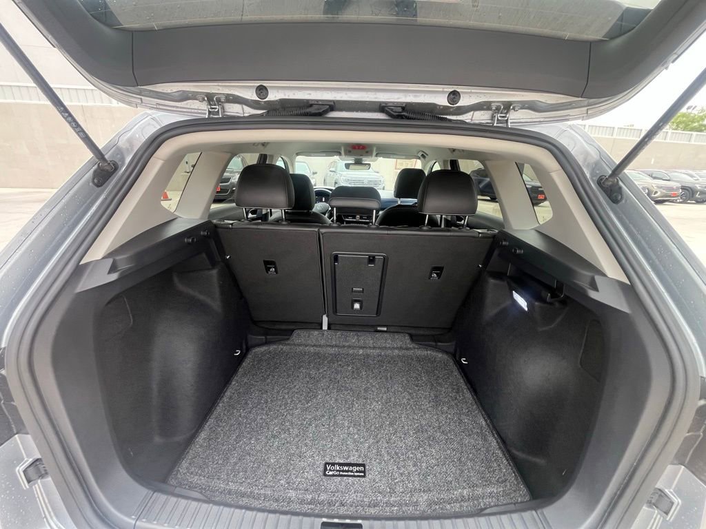 Used 2024 Volkswagen Taos SE image 16