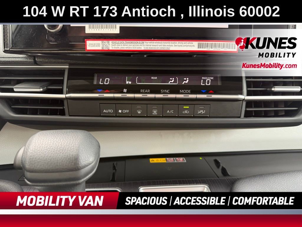 Used 2025 Toyota Sienna LE image 37