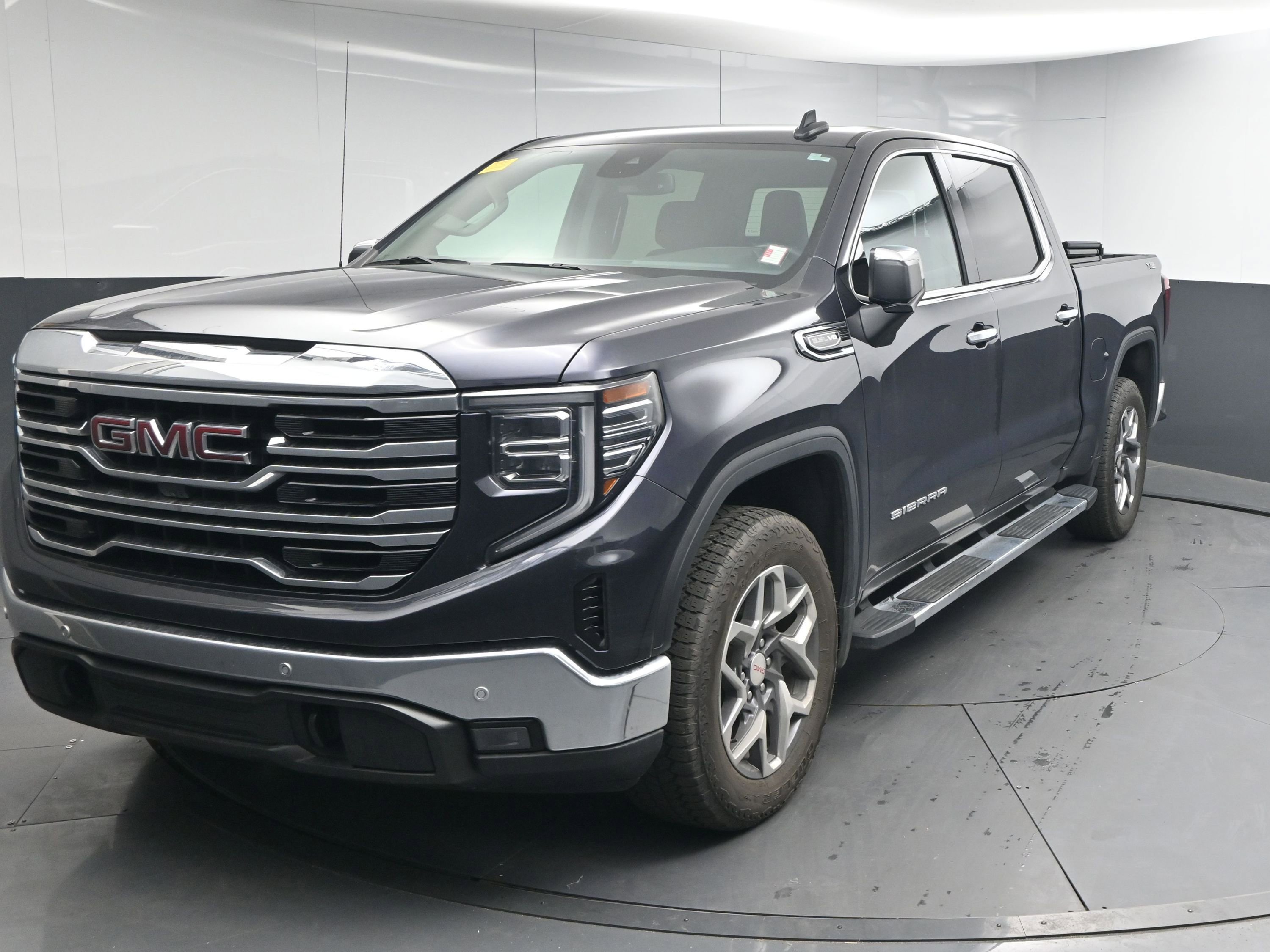 Used 2024 GMC Sierra 1500 SLT w/ SLT Premium Plus Package image 1