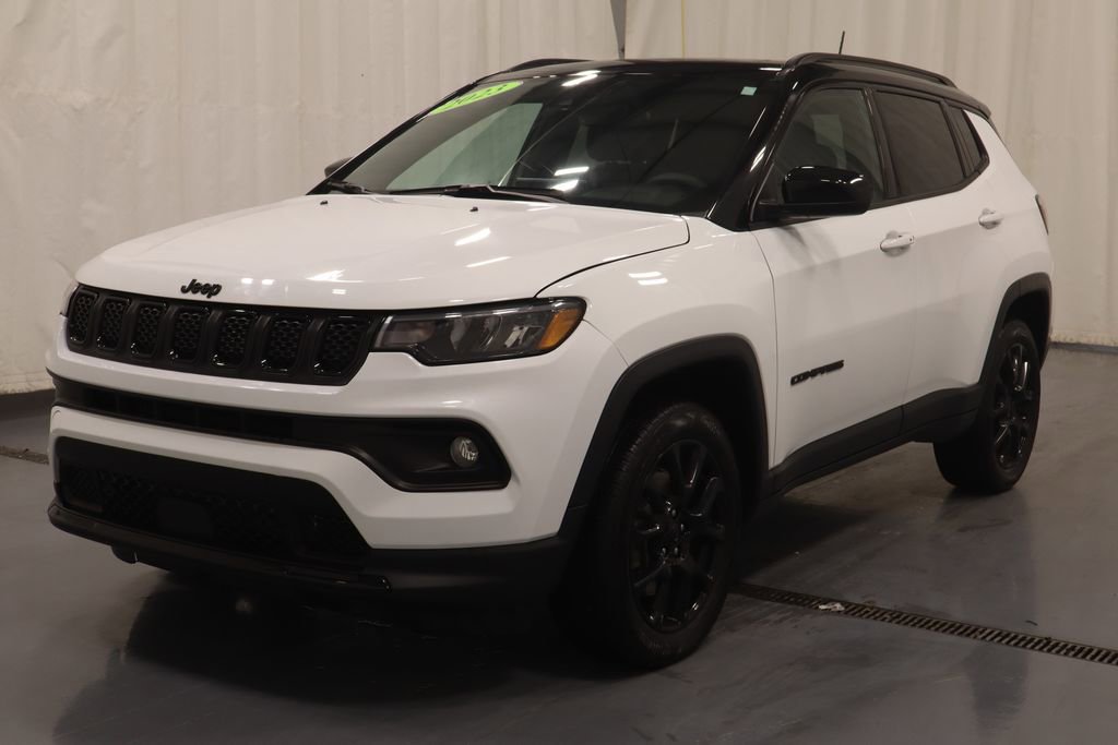 Certified 2023 Jeep Compass Latitude w/ Sun and Sound Group AWD/4WD image 7