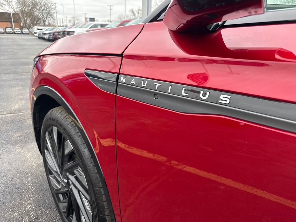 Used 2025 Lincoln Nautilus Reserve image 21