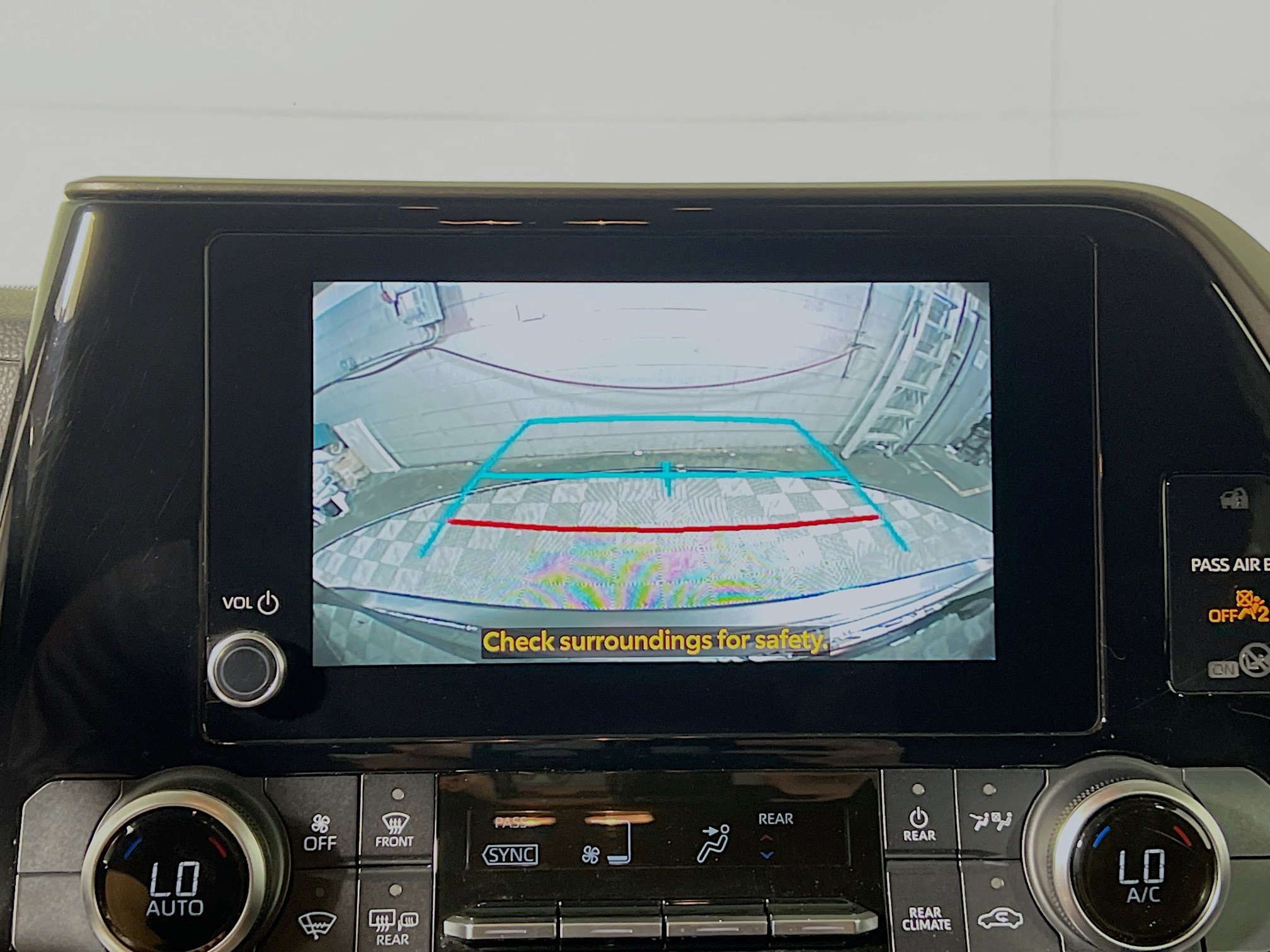 Used 2023 Toyota Highlander LE image 28