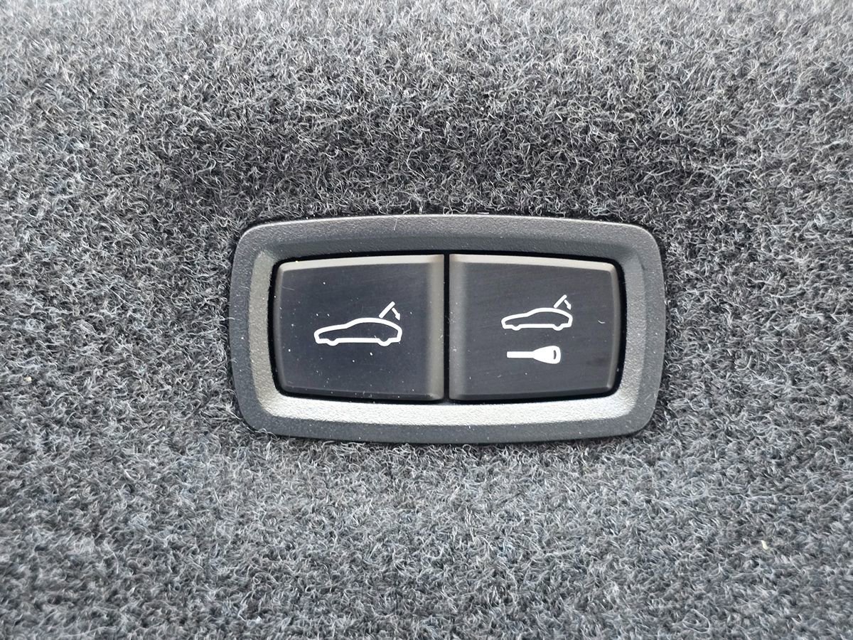 Used 2020 Porsche Taycan Turbo AWD/4WD image 82