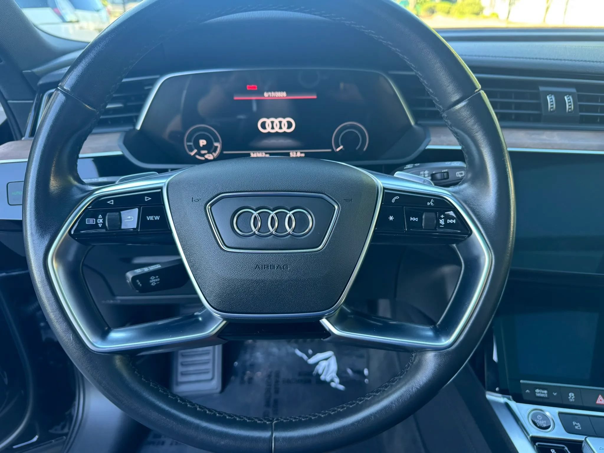 Used 2022 Audi e-tron Premium AWD/4WD image 30