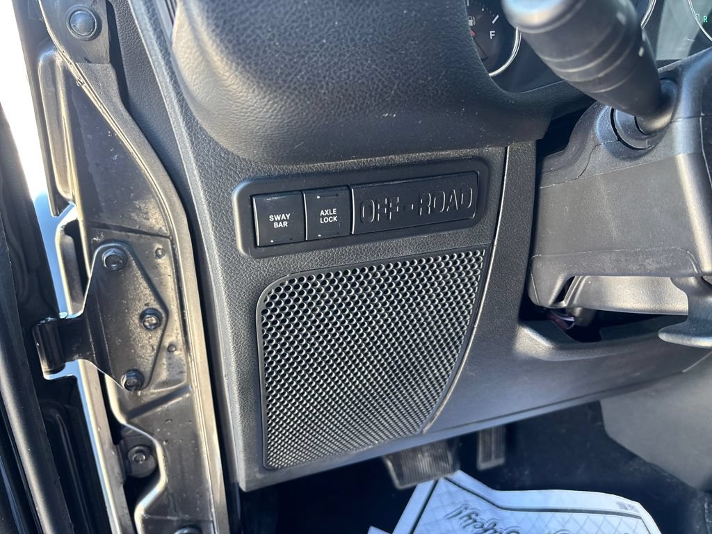 Used 2017 Jeep Wrangler Unlimited Rubicon w/ Max Tow Package AWD/4WD image 15