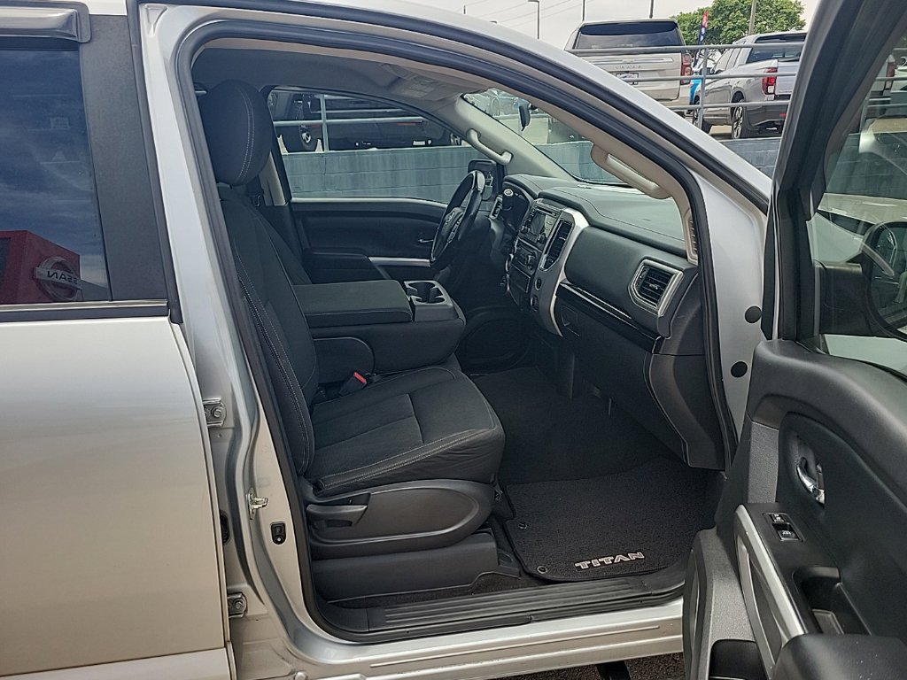 Used 2017 Nissan Titan SV AWD/4WD image 15