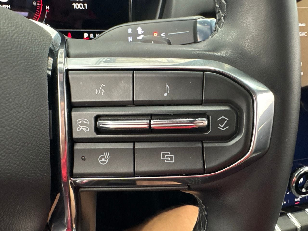 Used 2025 GMC Terrain Elevation w/ Technology Package II AWD/4WD image 19