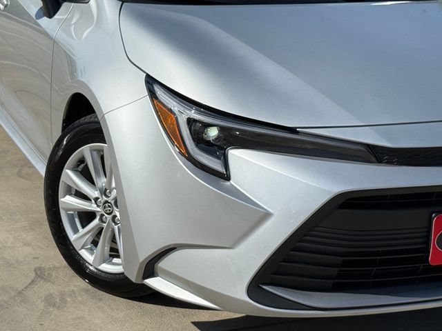 Used 2025 Toyota Corolla XLE FWD image 4