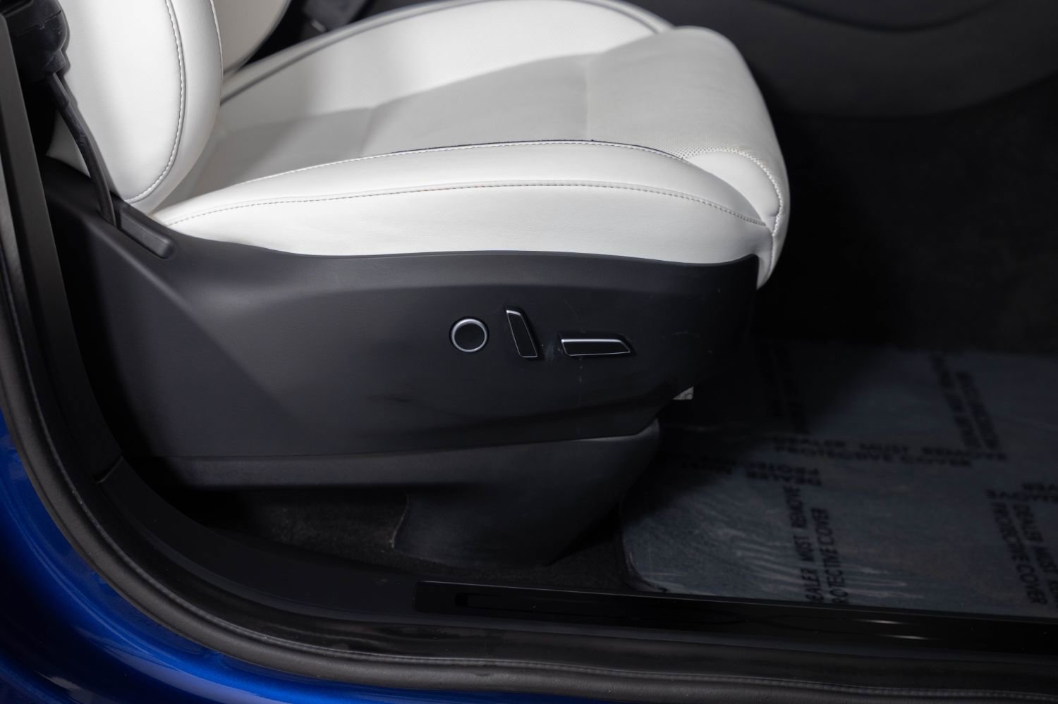 Used 2023 Tesla Model X Plaid image 28