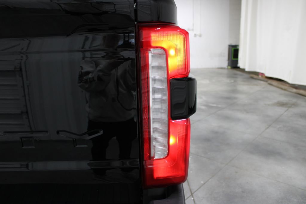 New 2026 Ford F250 Lariat w/ Black Appearance Package image 32