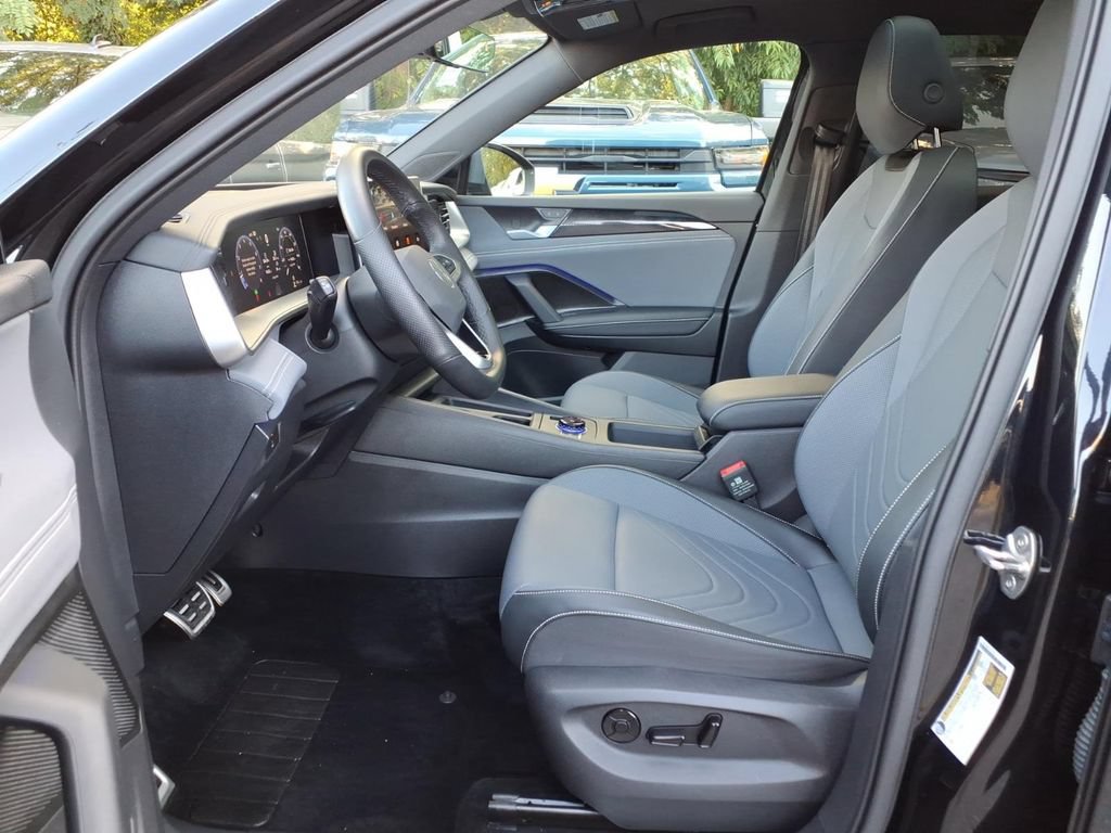 Used 2025 Volkswagen Tiguan SE R-Line AWD/4WD image 12