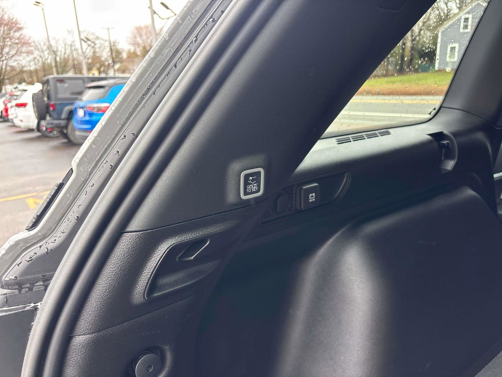 Used 2024 Jeep Grand Cherokee Limited image 7