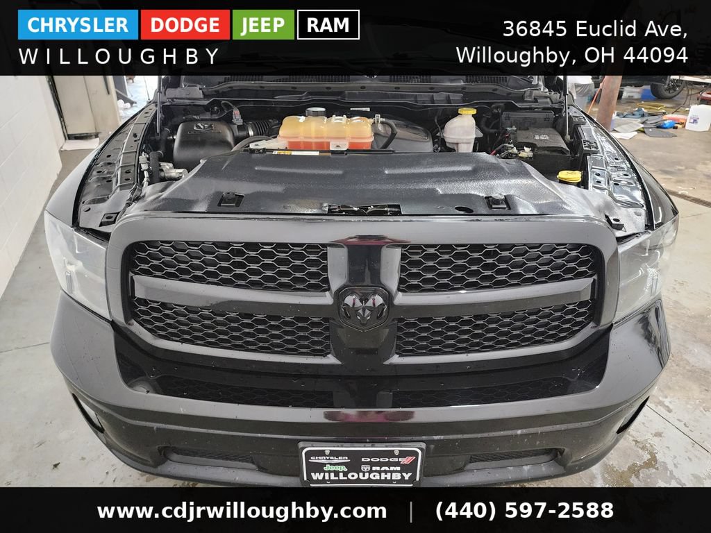 Used 2019 RAM 1500 Classic SLT w/ Black Appearance Group AWD/4WD image 40