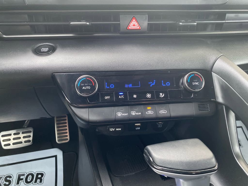 Certified 2025 Hyundai Elantra Sport image 17