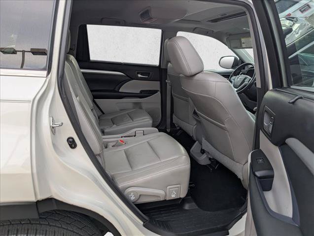 Used 2015 Toyota Highlander XLE AWD/4WD image 19