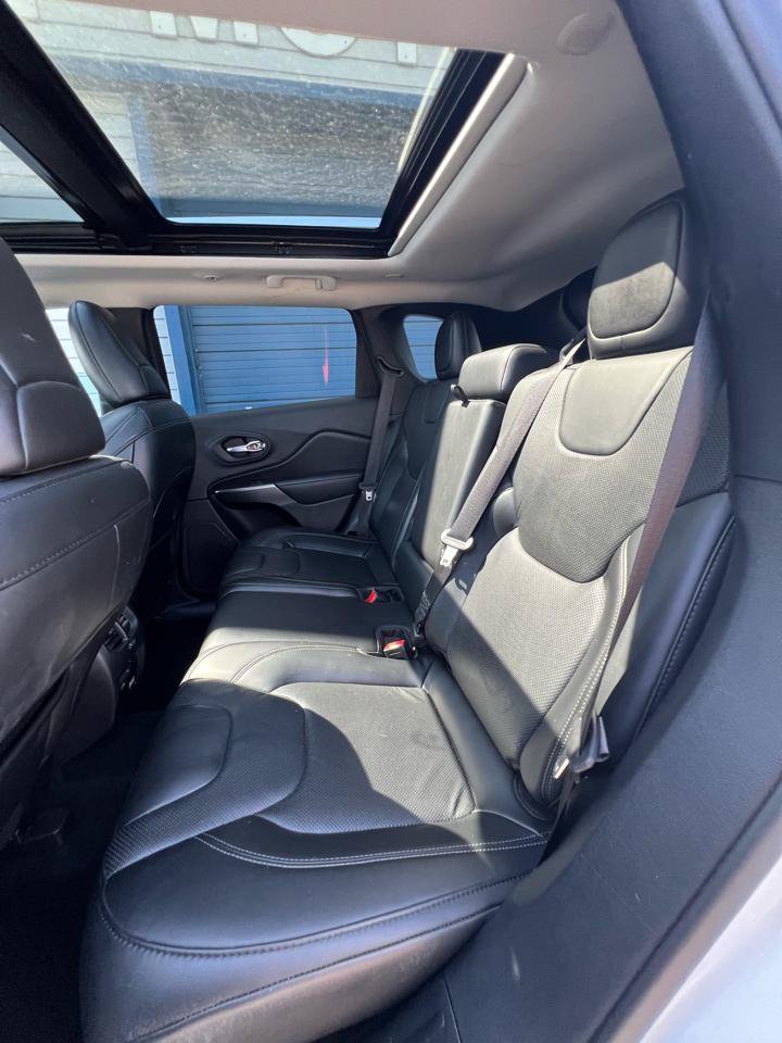 Used 2020 Jeep Cherokee Latitude Lux w/ Comfort/Convenience Group AWD/4WD image 12