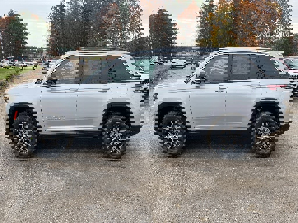 New 2025 Jeep Grand Cherokee Limited image 4
