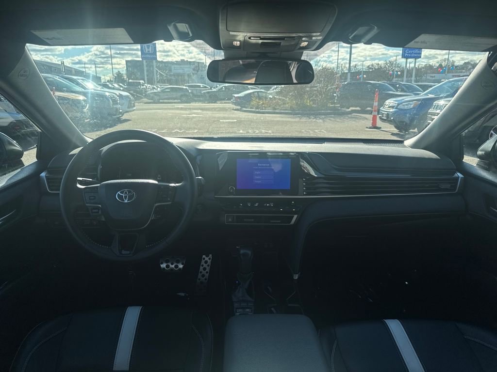 Used 2025 Toyota Camry SE image 10