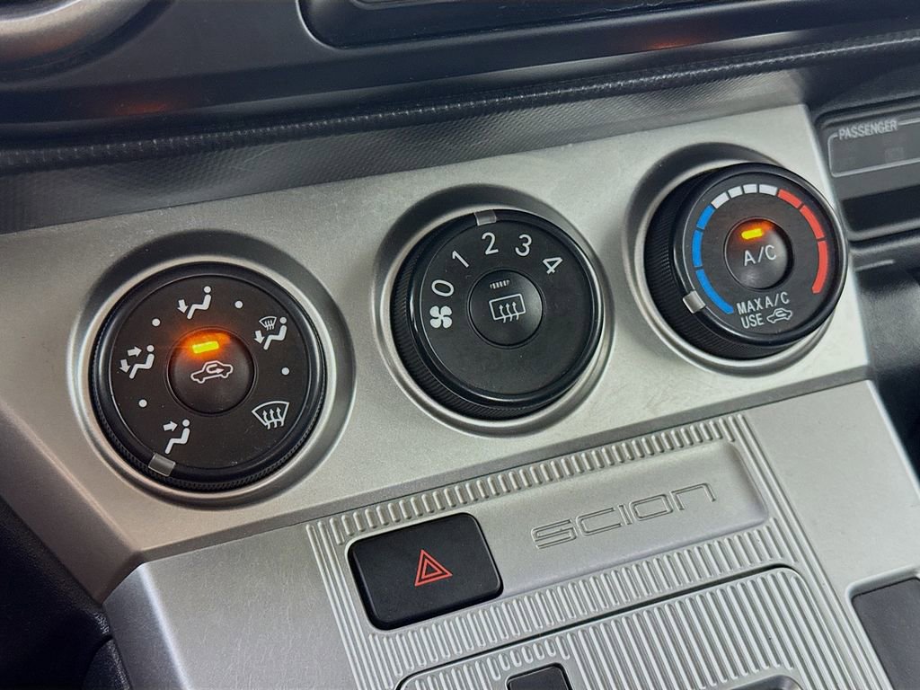 Used 2012 Scion xB FWD image 17