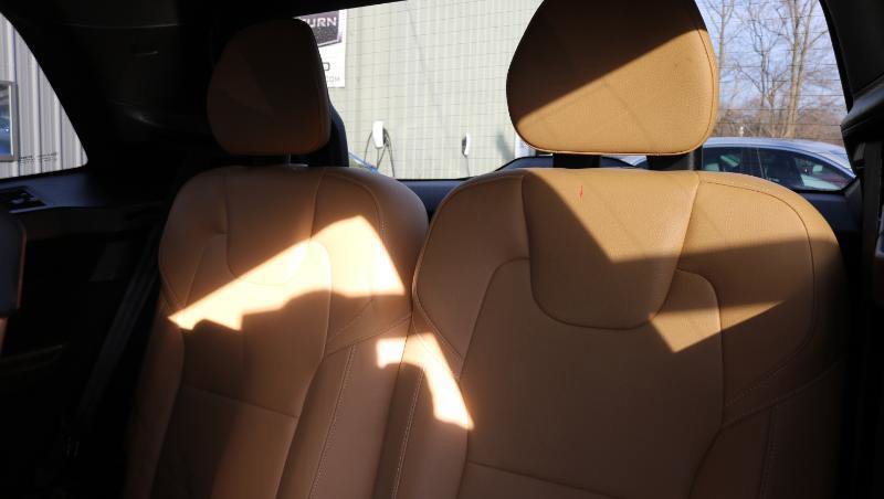 Used 2018 Volvo XC90 T6 Momentum w/ Convenience Package image 12