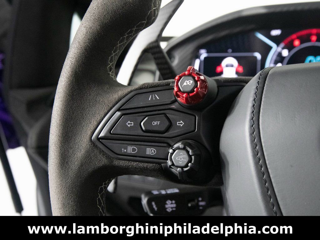 Used 2024 Lamborghini Revuelto image 18