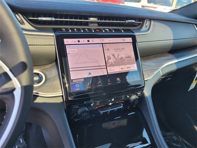 New 2025 Jeep Grand Cherokee Limited w/ Trailer Tow Package image 24