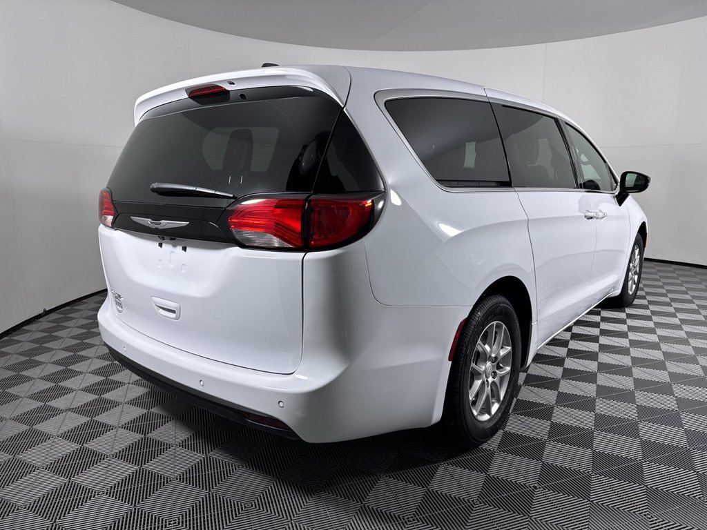 New 2026 Chrysler Voyager LX image 17