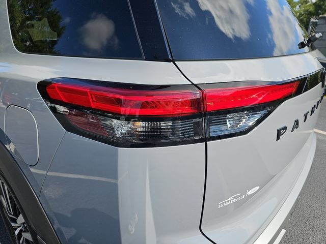 Used 2025 Nissan Pathfinder Platinum FWD image 37