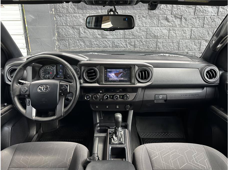 Used 2017 Toyota Tacoma TRD Off-Road w/ Tow Package (A/T) AWD/4WD image 18