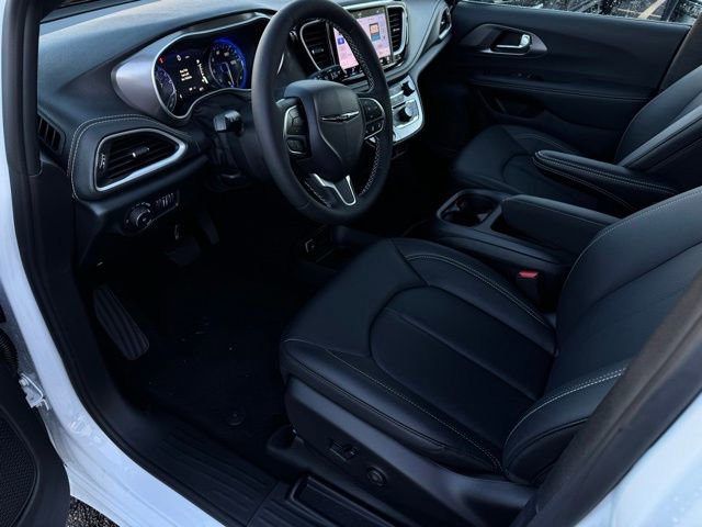 New 2026 Chrysler Pacifica Select image 18