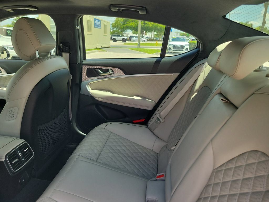 Used 2023 Genesis G70 3.3T w/ Sport Prestige Package RWD image 12