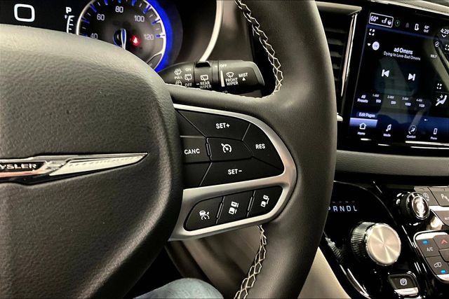 Used 2024 Chrysler Pacifica Touring-L image 26