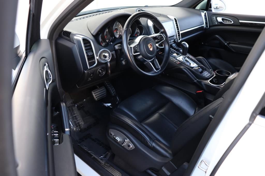 Used 2018 Porsche Cayenne S image 15
