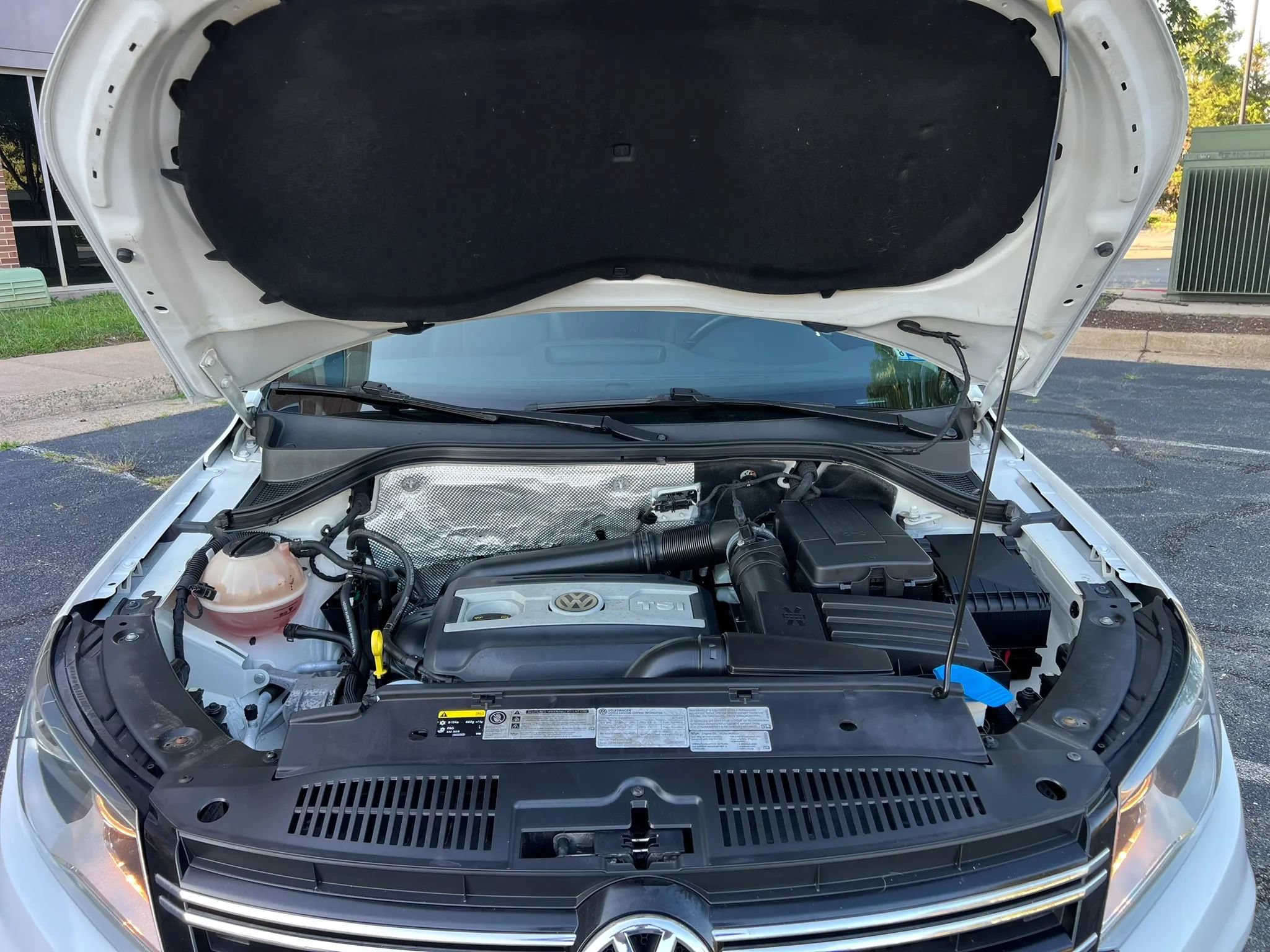 Used 2015 Volkswagen Tiguan SEL AWD/4WD image 34
