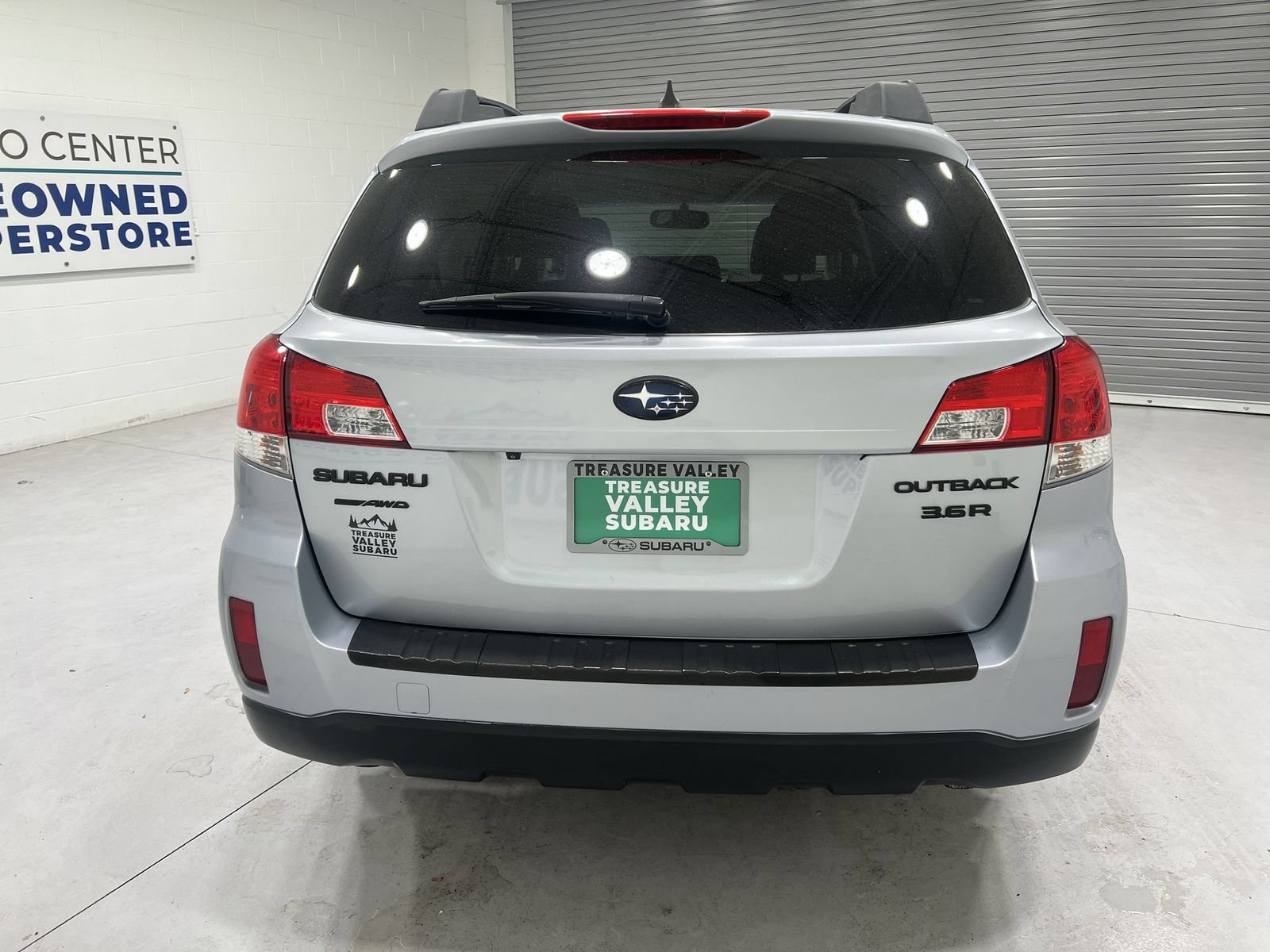 Used 2012 Subaru Outback 3.6R Limited w/ Moonroof Pkg AWD/4WD image 7