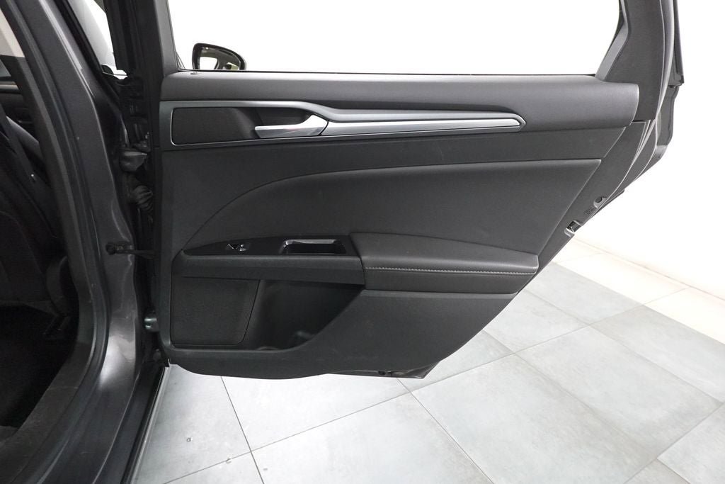 Used 2014 Ford Fusion Titanium FWD image 32
