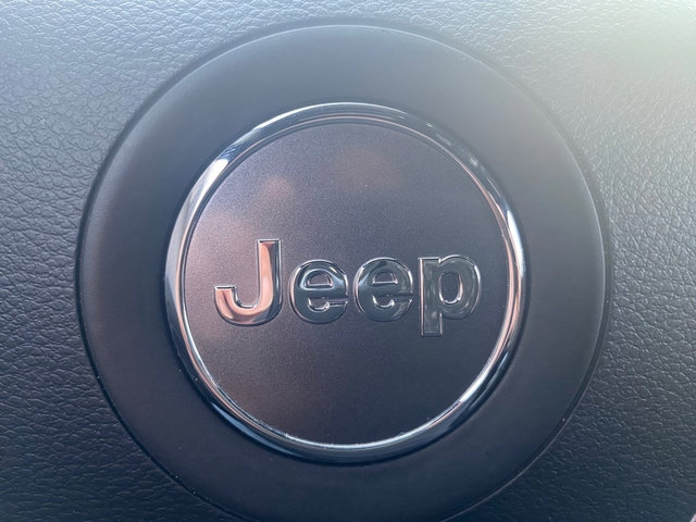 Used 2021 Jeep Grand Cherokee Laredo X AWD/4WD image 9