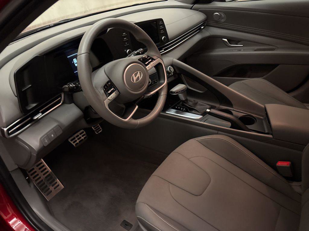 New 2025 Hyundai Elantra Sport image 12