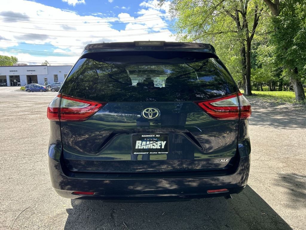 Used 2018 Toyota Sienna XLE FWD image 7