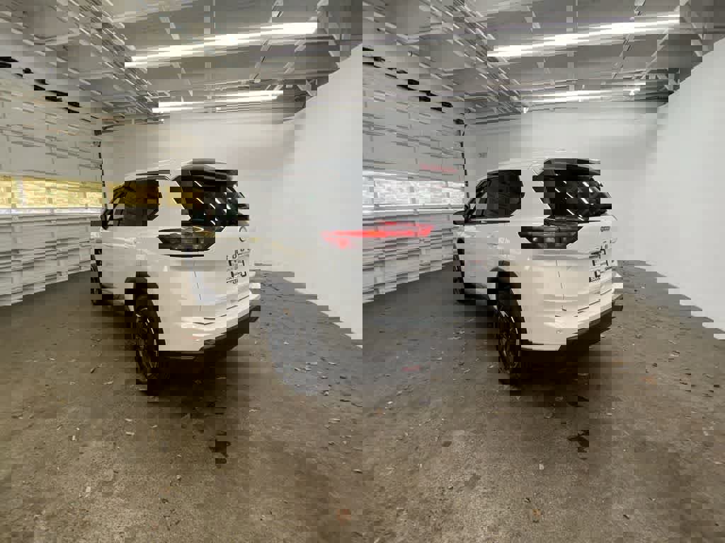 Used 2024 Nissan Rogue SV image 4