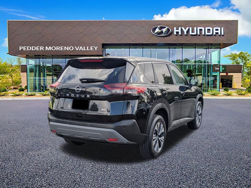 Used 2023 Nissan Rogue SV image 3