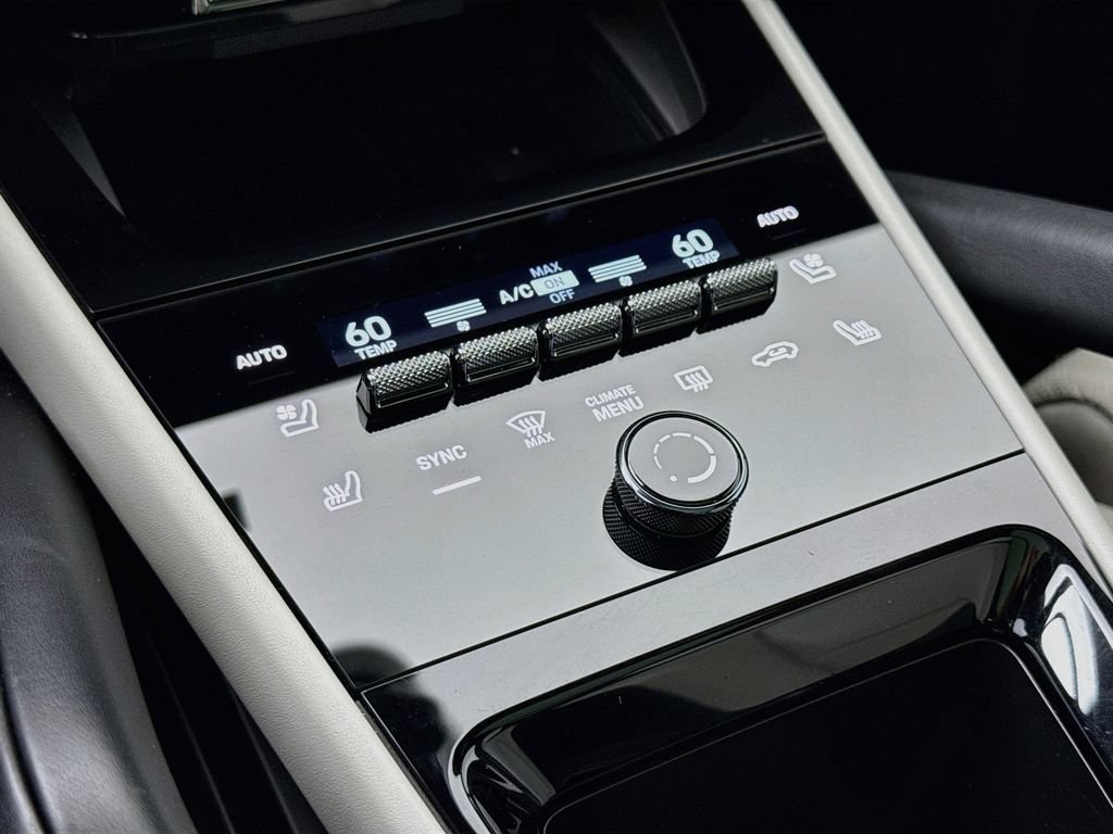 Certified 2025 Porsche Cayenne GTS AWD/4WD image 22