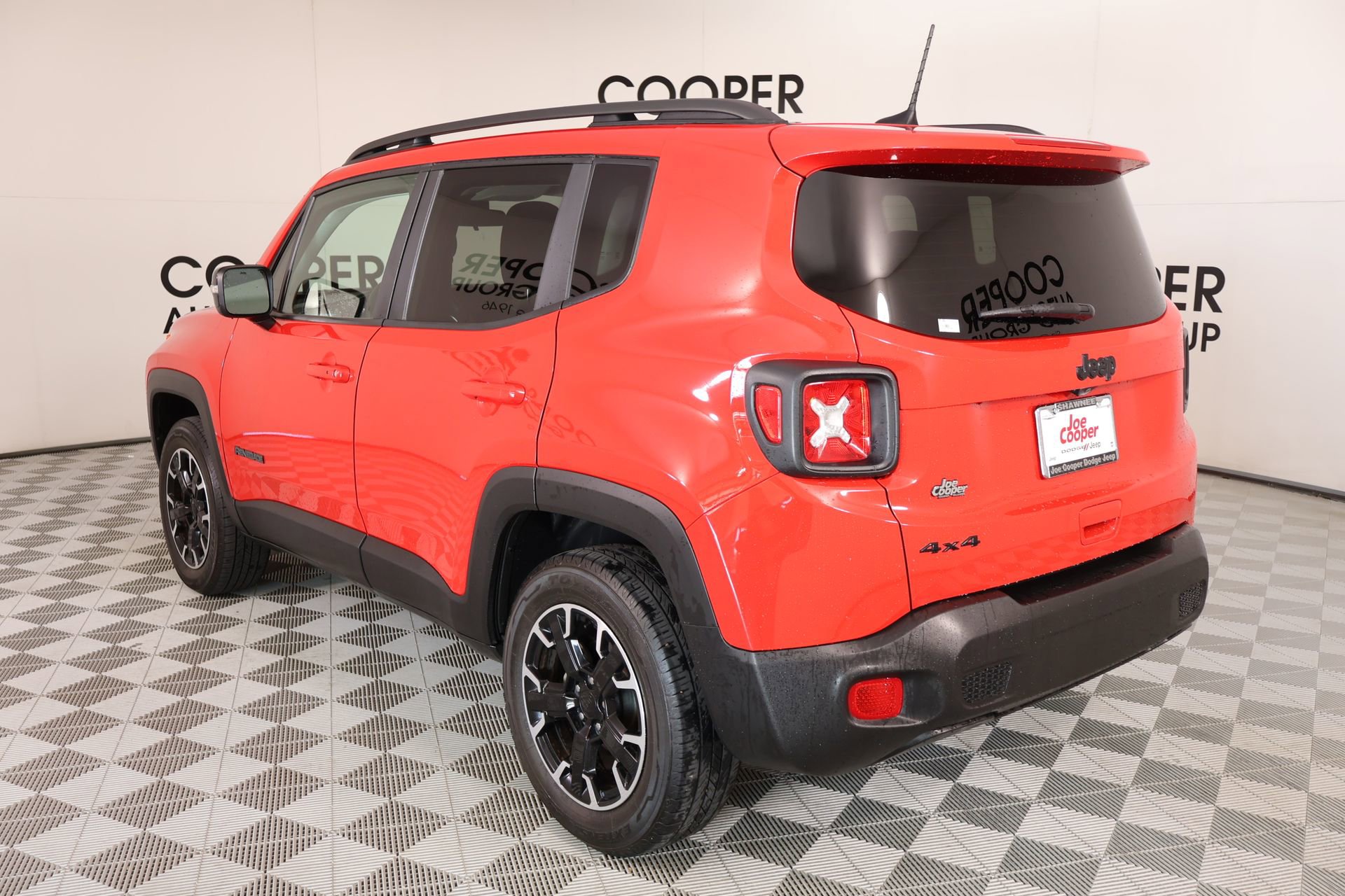 Used 2023 Jeep Renegade Latitude AWD/4WD image 23