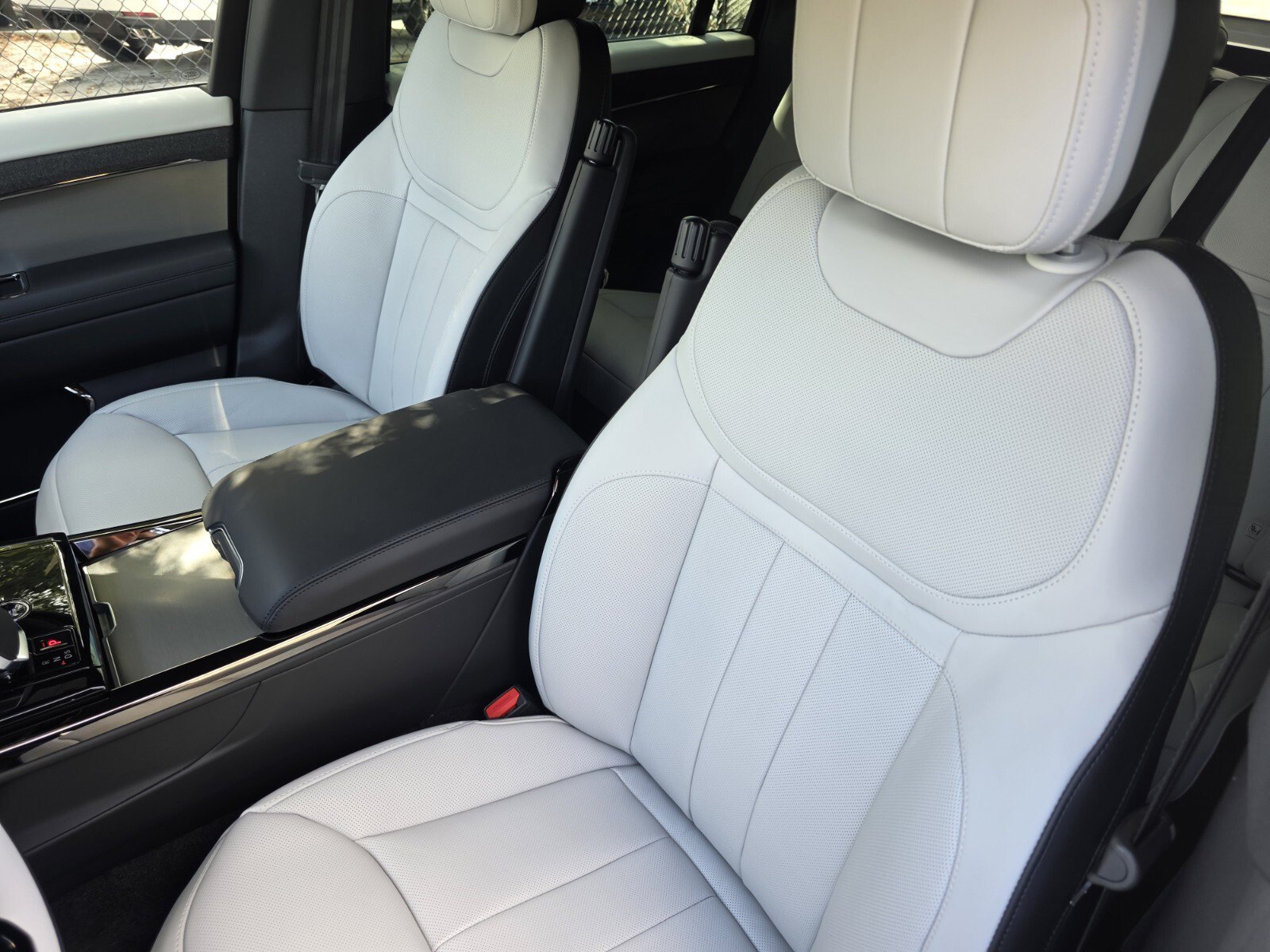 New 2026 Land Rover Range Rover Sport Dynamic SE AWD/4WD image 11
