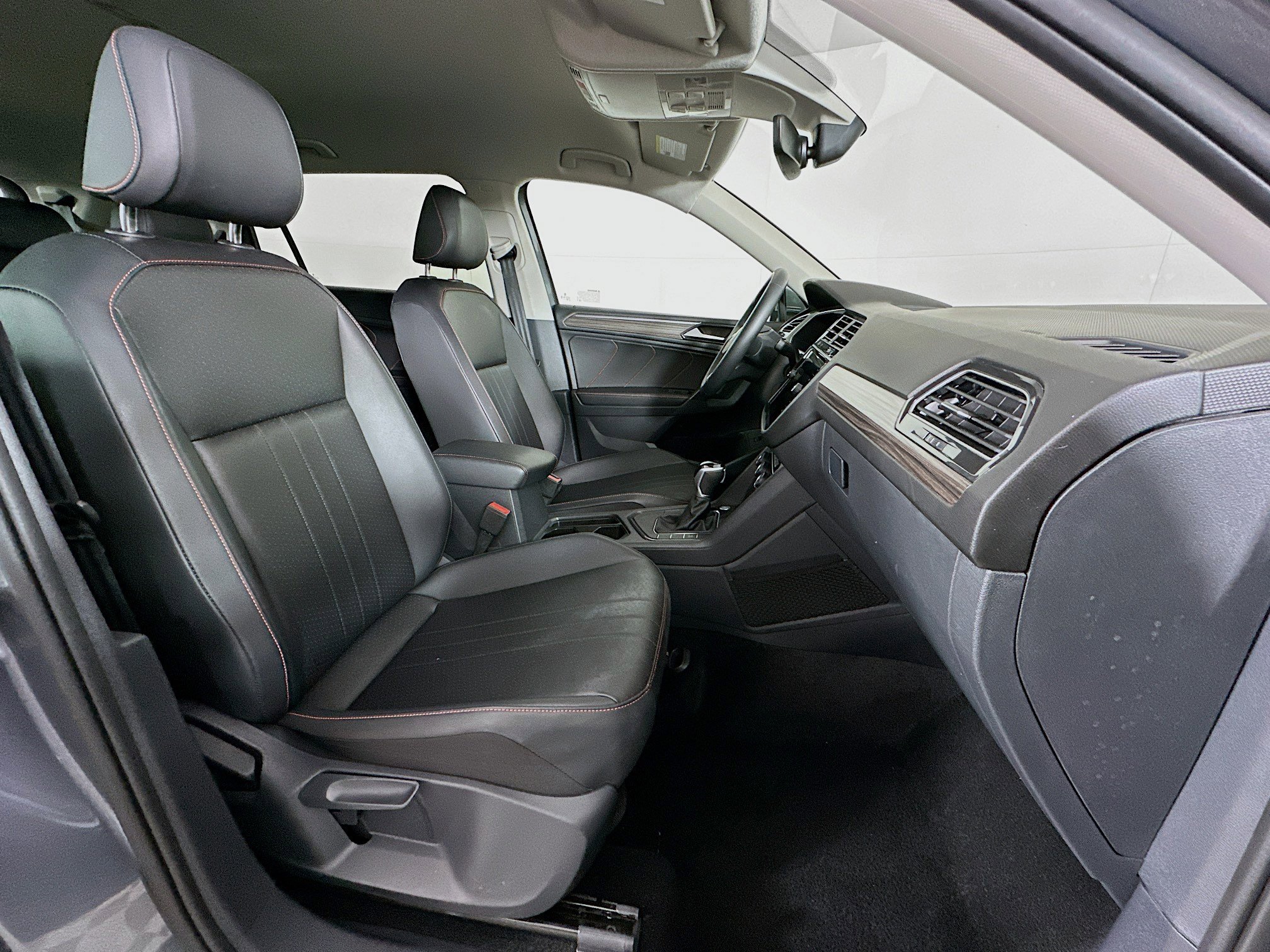 Used 2024 Volkswagen Tiguan Wolfsburg Edition image 31