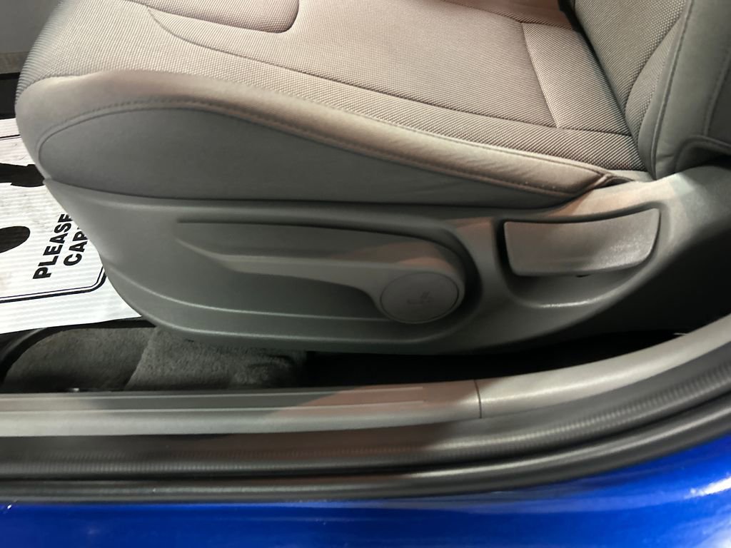 Used 2025 Hyundai Elantra SE image 11