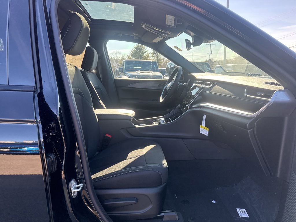 New 2026 Jeep Grand Cherokee Laredo image 28