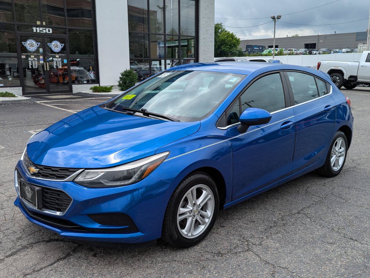 Used 2018 Chevrolet Cruze LT FWD image 2